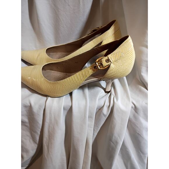 Circa Joan And David Heels Yellow Reptile Buckle Accent Kitten Heels Sz 10 M... - Picture 3 of 13